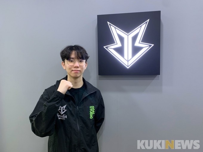 但他的表现 但他的表现